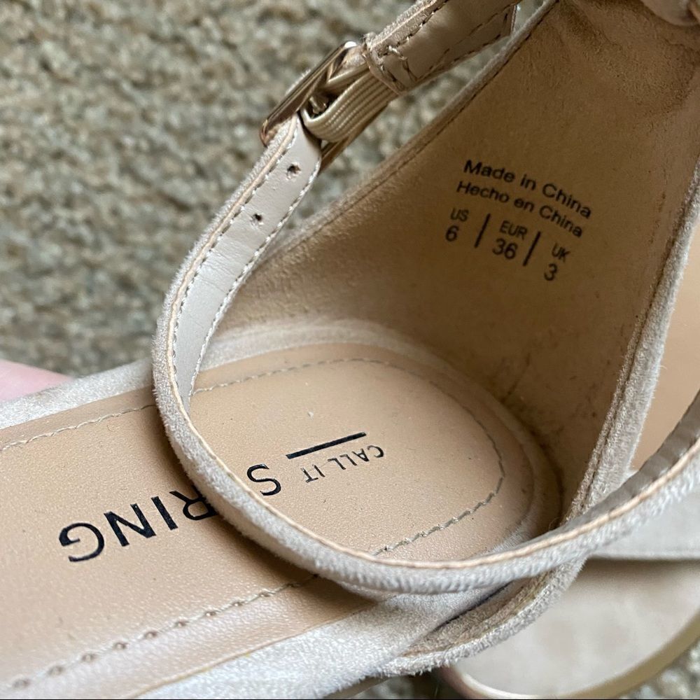 Call it spring creme sandal, size 6 - Picture 5 of 7